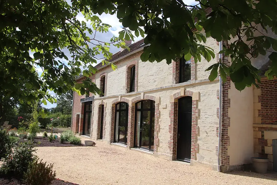 Façade de la maison d'hôtes La Grange des Loges